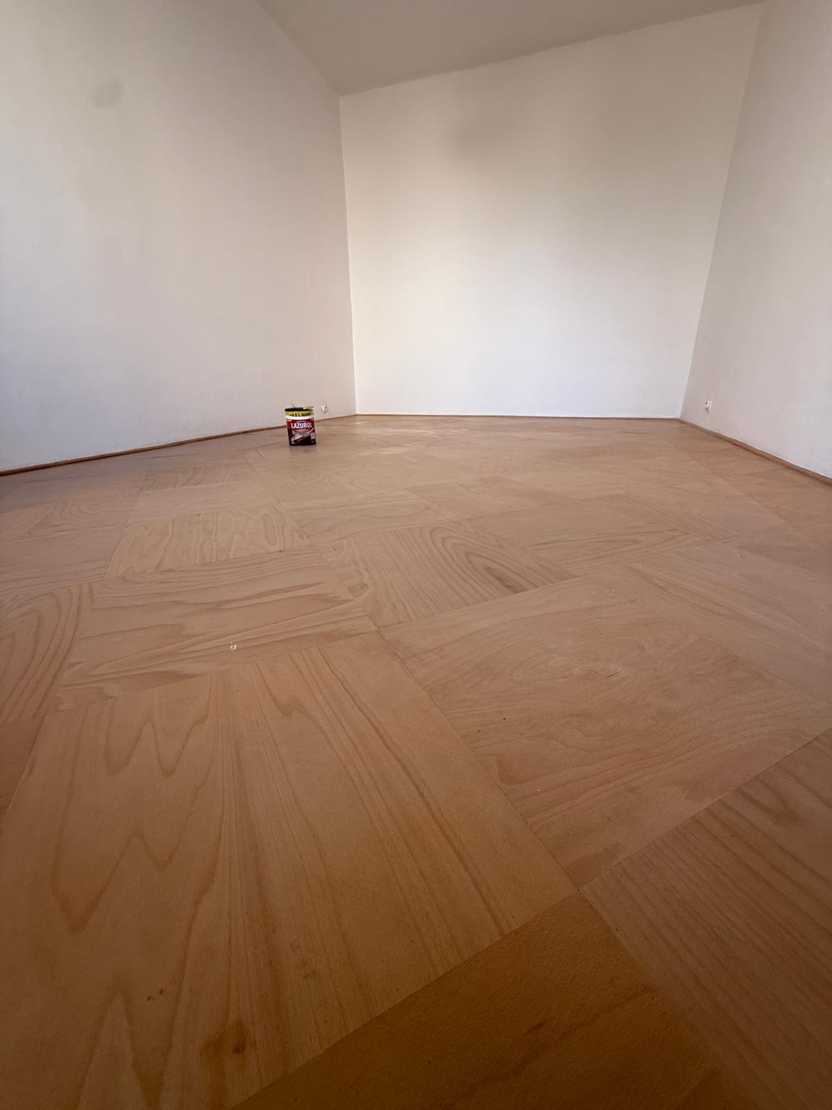 Hotový bílý pokoj po výmalbě